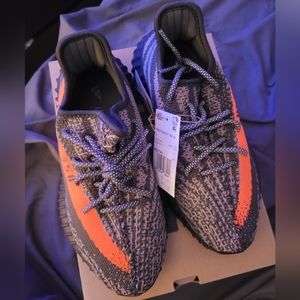 Yeezy Carbon Beluga
